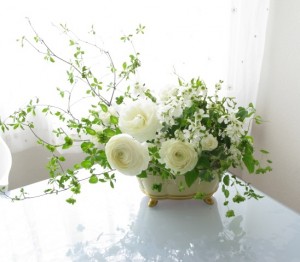 花のドロップス－白いバラと白いラナンキュラス
